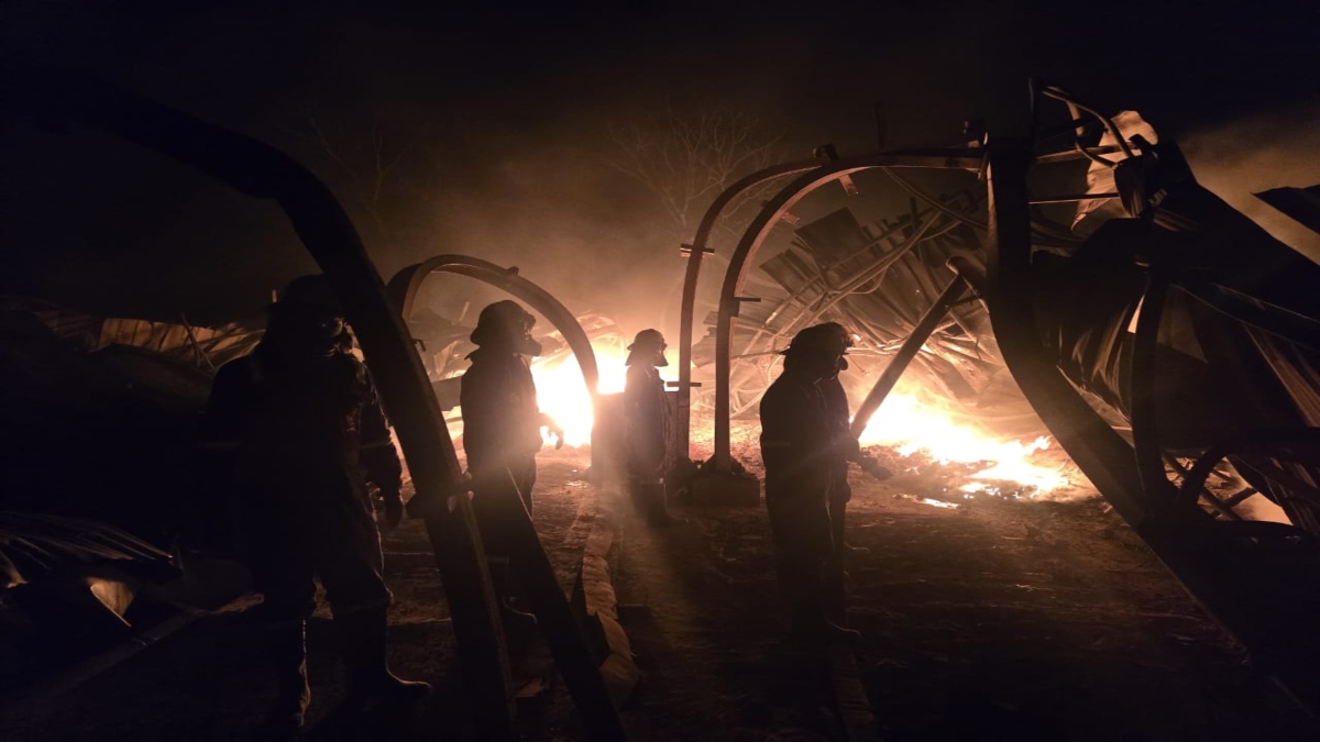 CG News : गद्दे बनाने वाली फैक्ट्री में लगी भीषण आग, सारा माल जलकर राख, 3 घंटे की मशक्कत के बाद पाया गया काबू