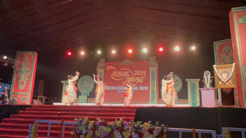 खैरागढ़ महोत्सव 2025 का भव्य समापन: शास्त्रीय संगीत और लोकनृत्य से मंत्रमुग्ध हुए दर्शक 2 WhatsApp Image 2025 11 22 at 11.22.24 AM