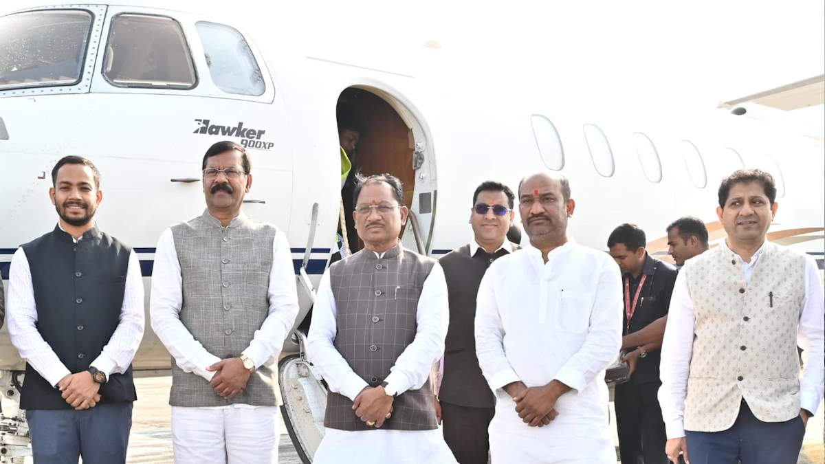 मुख्यमंत्री साय ने स्टेट हैंगर से विमान सेवा का किया शुभारंभ, पहली उड़ान से हुए गुजरात रवाना…