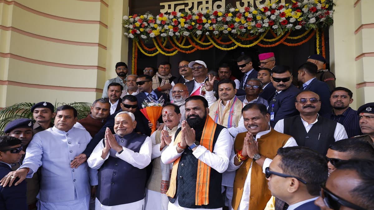 Bihar Assembly Winter Session: बिहार विधानसभा के शीतकालीन सत्र की आगाज, नवनिर्वाचित विधायकों ने ली शपथ, कल होगा अध्यक्ष का चुनाव 2 राष्ट्रगान के साथ शुरू हुई बिहार विधानसभा शीतकालीन सत्र की शुरुआत, कुछ देर में नव निर्वाचित सदस्य लेंगे शपथ