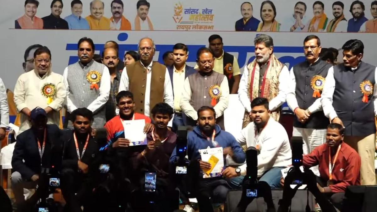 सांसद खेल महोत्सव का भव्य समापन: CM साय हुए शामिल, ओलंपिक पदक विजेताओं के लिए की बड़ी घोषणा, PM मोदी ने वीडियो कॉन्फ्रेंसिंग के जरिए खिलाड़ियों को किया संबोधित