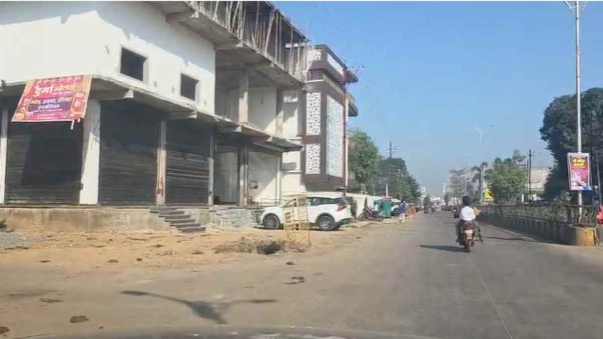 जेल में कांग्रेस नेता की संदिग्ध मौत पर बंद रहा बस्तर संभाग, शहरों में नहीं खुली दुकानें, सड़कों पर सन्नाटा, दीपक बैज बोले- दोषी तहसीलदार और पुलिस वालों पर हो कार्रवाई