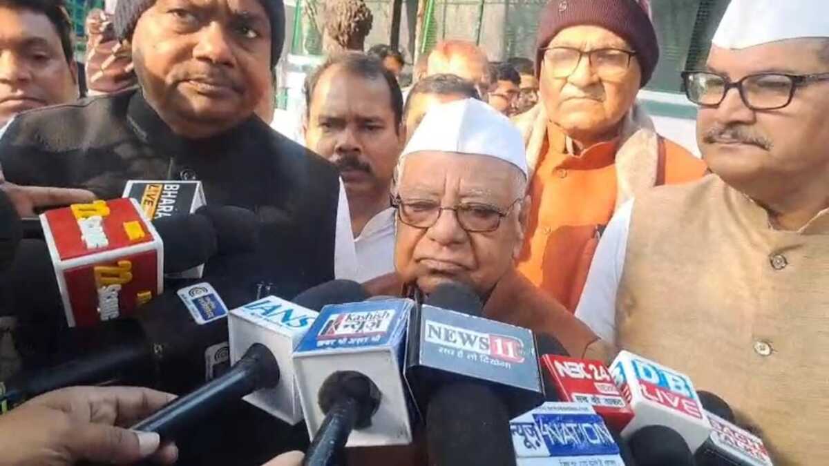 बिहार में गणतंत्र दिवस की धूम, विधानसभा अध्यक्ष प्रेम कुमार ने फहराया तिरंगा, संविधान निर्माताओं को किया नमन