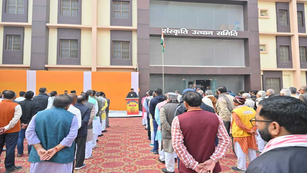 मुजफ्फरपुर RSS कार्यालय में सरसंघचालक मोहन भागवत ने किया ध्वजारोहण