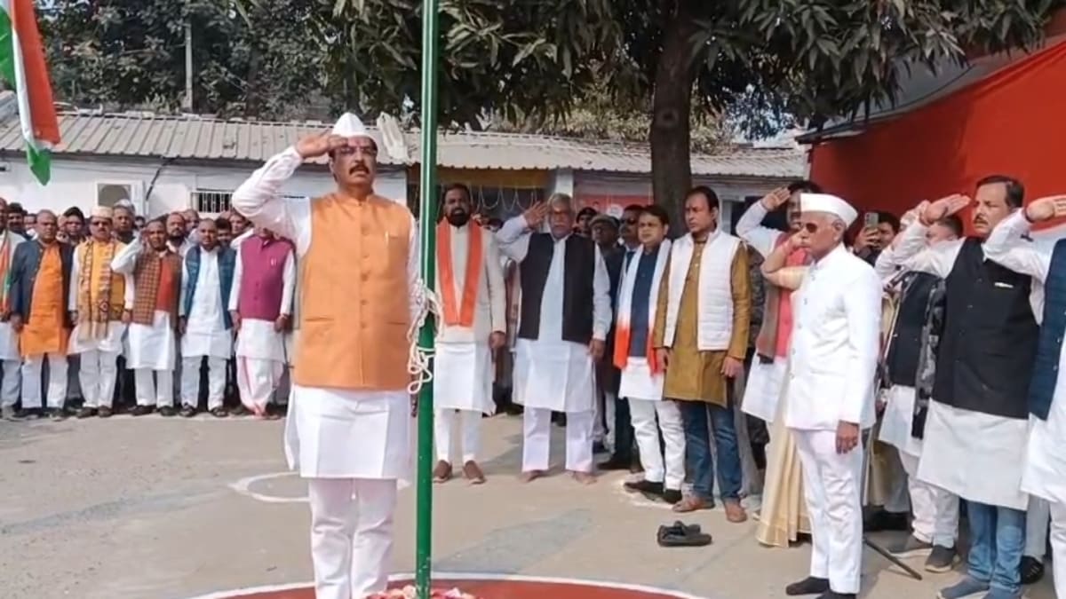 बिहार में 77वां गणतंत्र दिवस: राजनीतिक दलों और विधानमंडल में गरिमामय झंडोत्तोलन