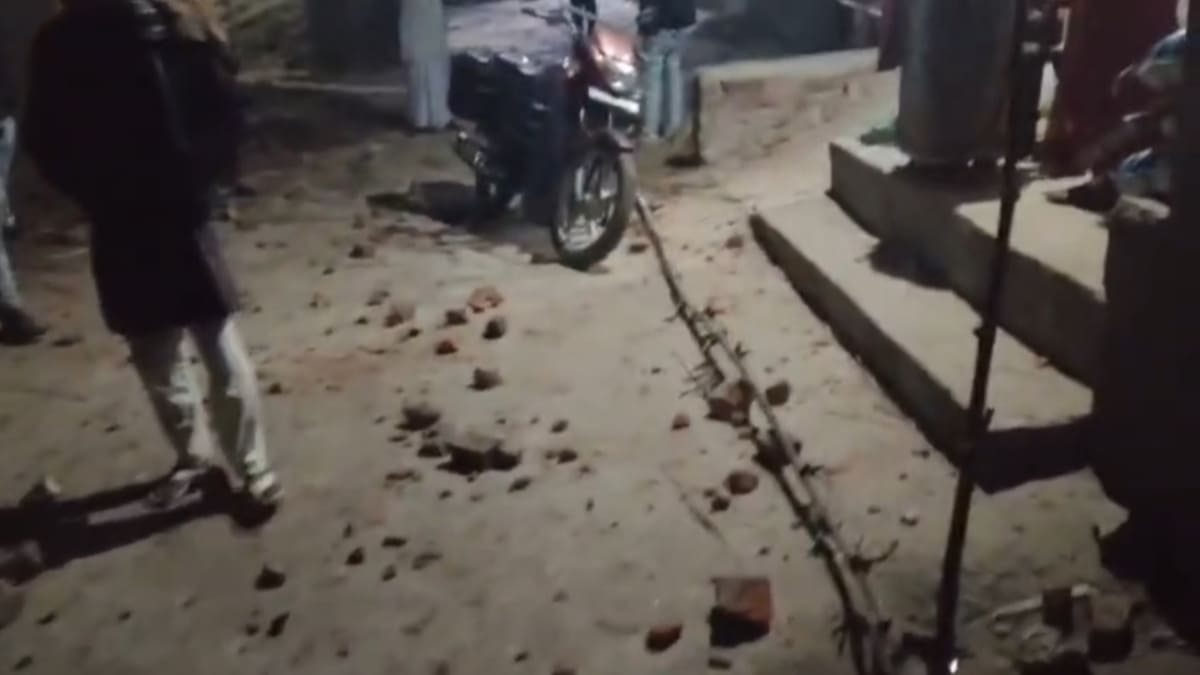 दरभंगा में सरस्वती पूजा विसर्जन के बाद फिर भड़का विवाद, अलीनगर में दो समुदायों में पत्थरबाजी