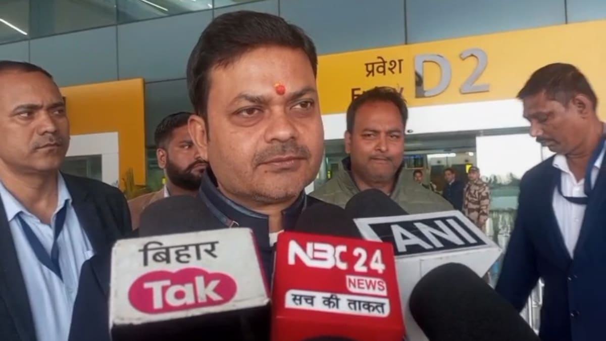 शकील अहमद खान के समर्थन में उतरे मंत्री संजय कुमार सिंह, यूजीसी के नए प्रावधानों पर पुनर्विचार के संकेत