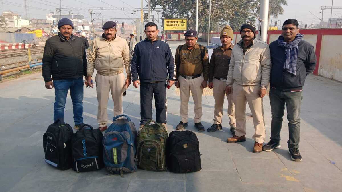 वैशाली एक्सप्रेस से 46 किलो प्रतिबंधित गांजा बरामद, आरपीएफ व जीआरपी की संयुक्त कार्रवाई, पांच लावारिस बैग जब्त