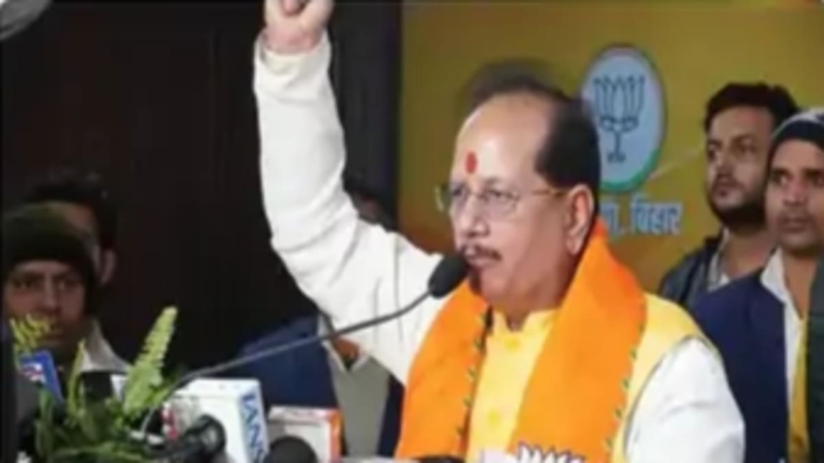 विजय सिन्हा ने गयाजी में मंच से लिया बड़ा फैसला, जनता दरबार में हंगामा, डिप्टी CM ने CO को किया सस्पेंड