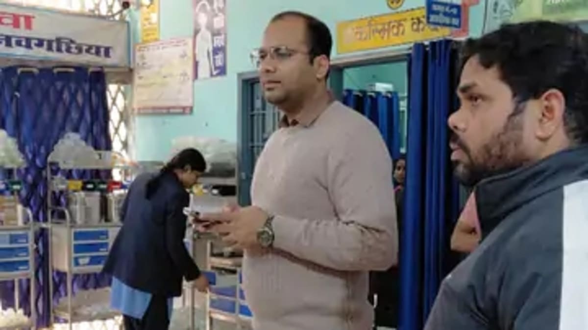 एसडीएम रोहित कार्दम ने संभाला मोर्चा, नवगछिया अस्पताल की व्यवस्थाओं का किया निरीक्षण