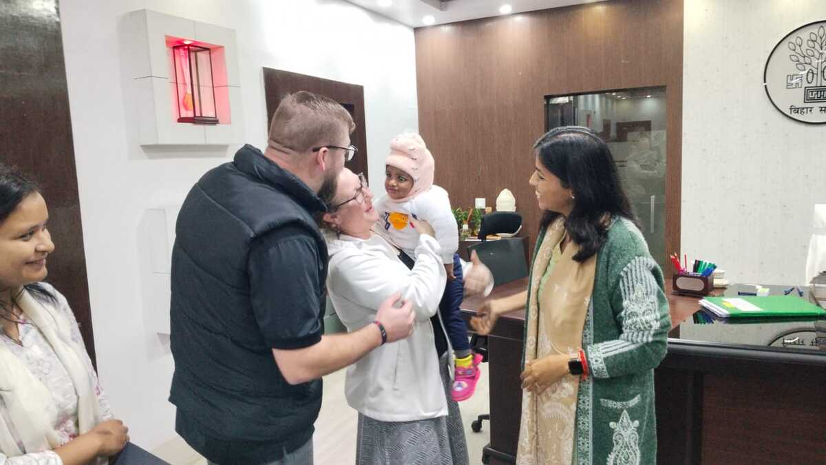 अनाथ बालक को सात समंदर पार मिला प्यार, एक वर्षीय हरीश को अमेरिकी दंपति ने लिया गोद