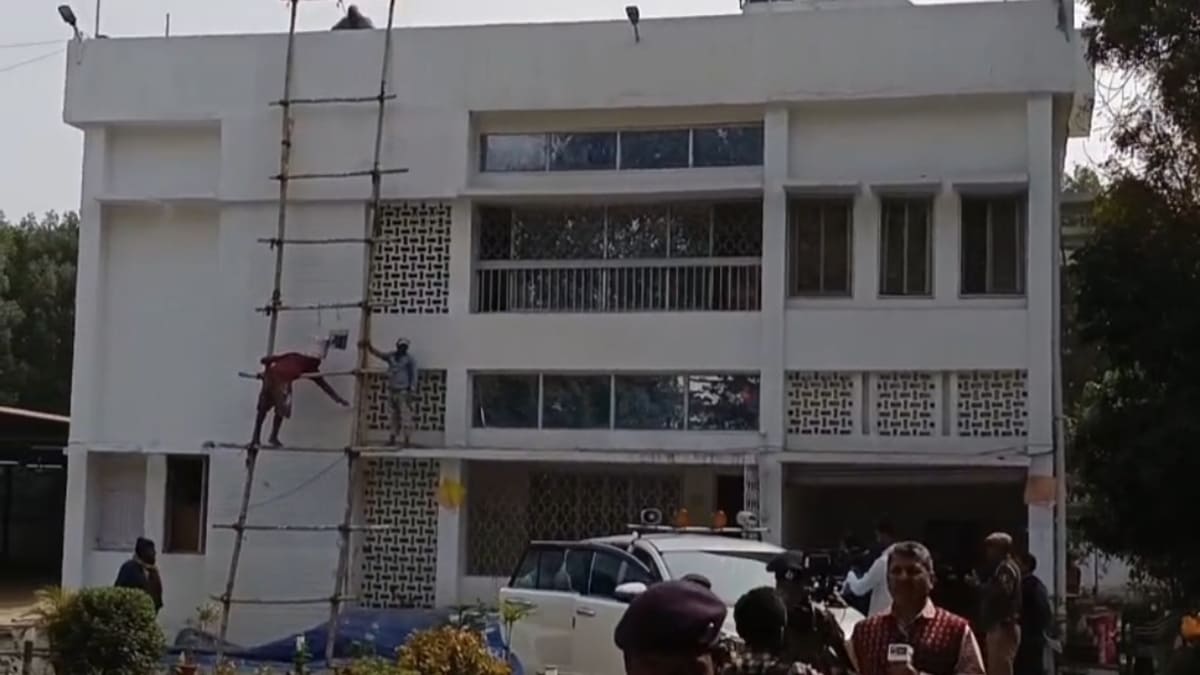 तेज प्रताप के बंगले पर सियासी तकरार, मंत्री लखींद्र पासवान ने लगाए गंभीर आरोप