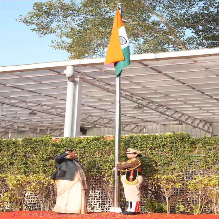 CM रेखा गुप्ता ने छत्रसाल स्टेडियम में किया ध्वजारोहण, 11 महीने के काम गिनाए; आयुष्मान योजना और शिक्षा पर बड़े ऐलान