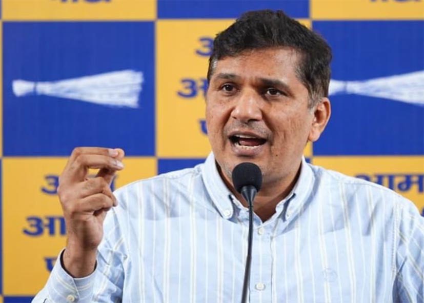 सौरभ भारद्वाज का सीएम रेखा पर तीखा बयान, कूड़े के पहाड़ों पर छिड़ा सियासी घमासान सौरभ भारद्वाज का सीएम रेखा पर तीखा बयान, कूड़े के पहाड़ों पर छिड़ा सियासी घमासान