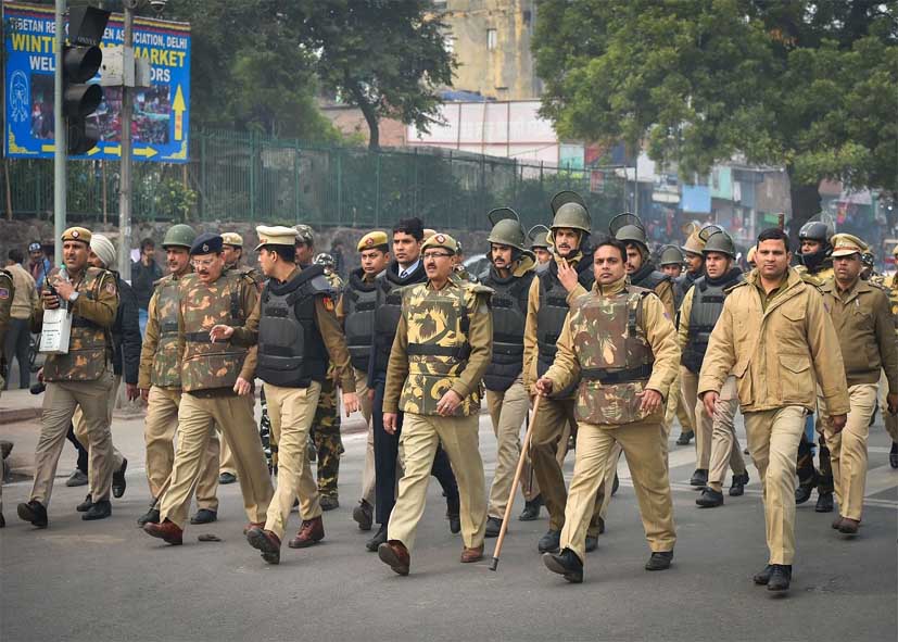 दिल्ली पुलिस का बड़ा एक्शन, एक महीने में दबोचे गए सैंकड़ों अपराधी दिल्ली पुलिस का बड़ा एक्शन, एक महीने में दबोचे गए सैंकड़ों अपराधी