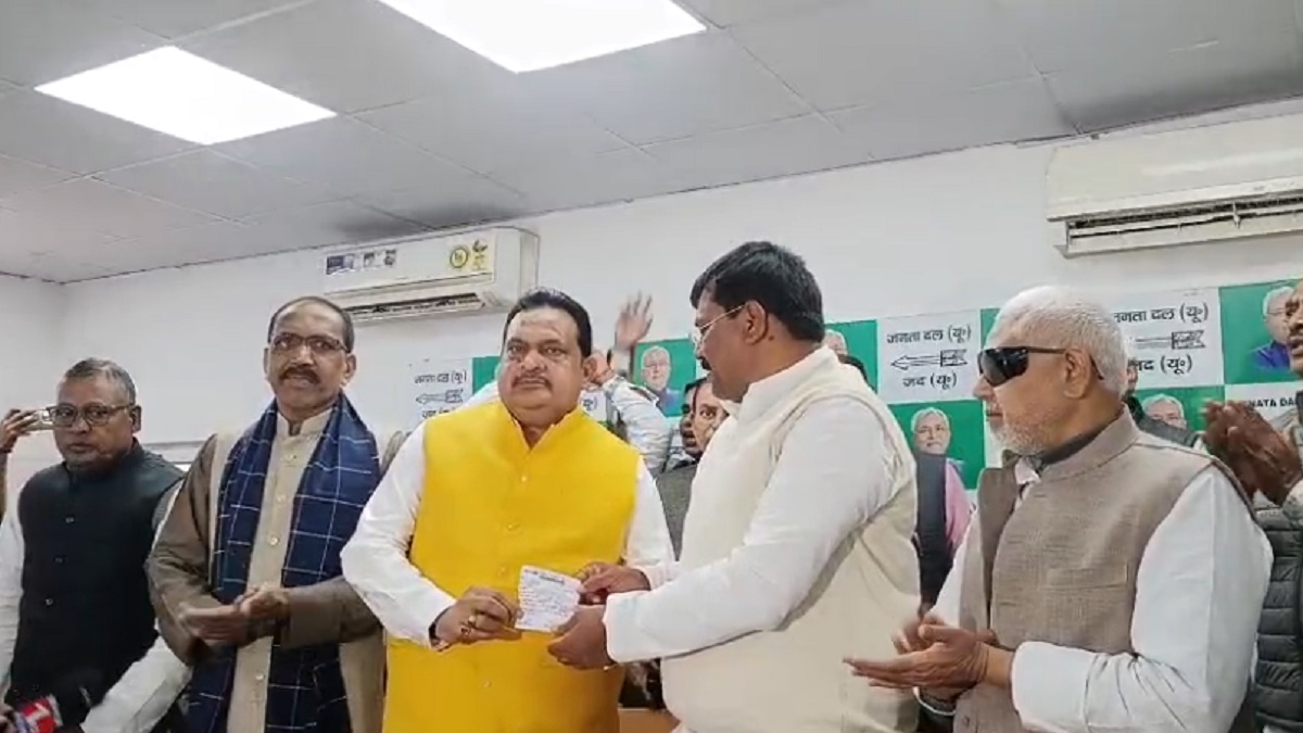 राजद को लगा बड़ा झटका: सैकड़ों समर्थकों के साथ जदयू में शामिल हुए पूर्व MLC अनुज कुमार सिंह