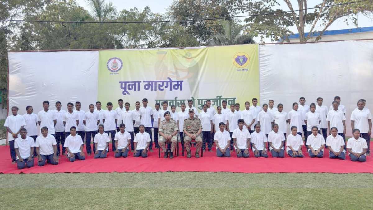 बड़ी खबर: छत्तीसगढ़ में 52 नक्सलियों ने किया आत्मसमर्पण, 1.41 करोड़ का इनाम था घोषित