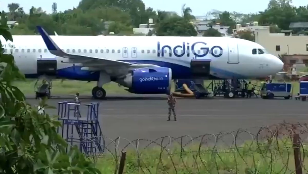 IndiGo: कुवैत से दिल्ली आ रही इंडिगो फ्लाइट को हाईजैक कर बम से उड़ाने की धमकी, अहमदाबाद में इमरजेंसी लैंडिंग