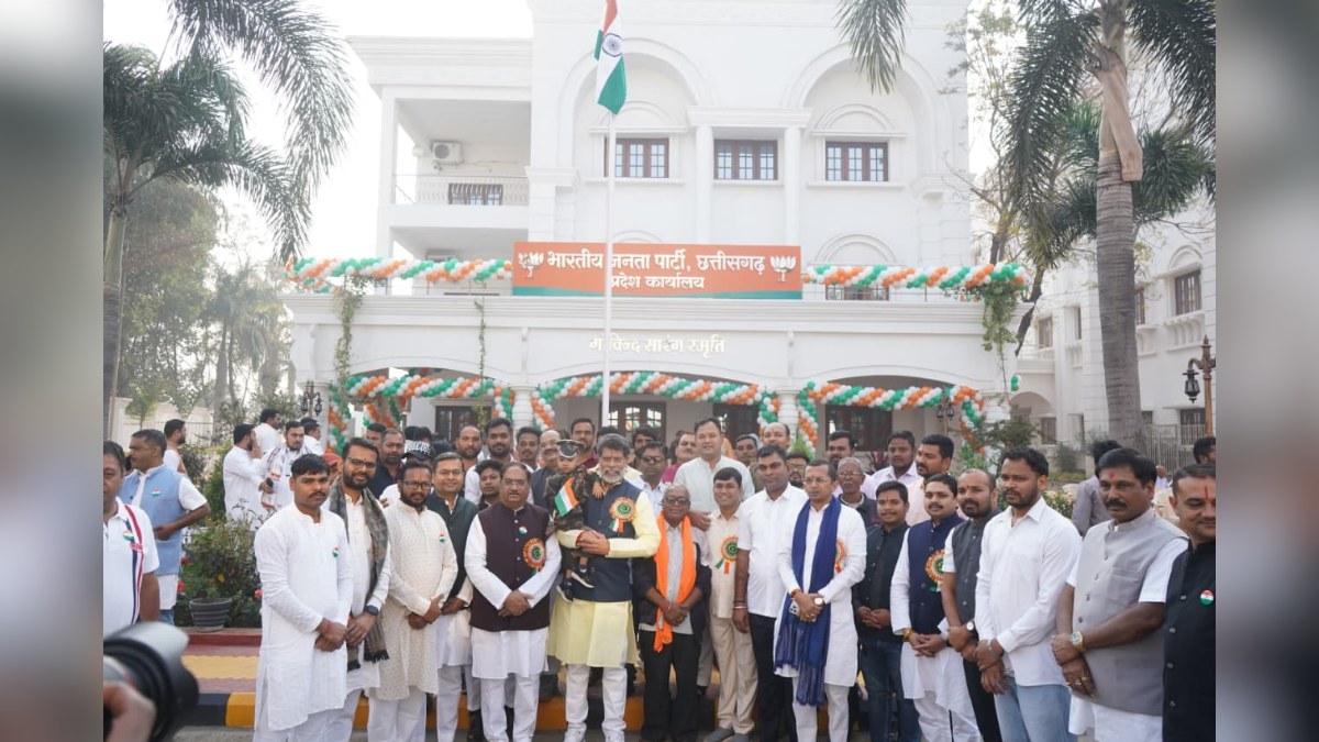 भाजपा प्रदेश कार्यालय में मनाया गया 77वां गणतंत्र दिवस, प्रदेश अध्यक्ष किरण सिंह देव ने फहराया झंडा