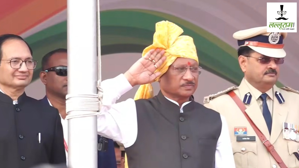 CM विष्णुदेव साय ने बिलासपुर के पुलिस परेड ग्राउंड में फहराया तिरंगा, परेड की ली सलामी