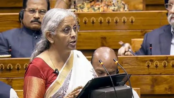 UNION BUDGET 2026 से पहले सरकार ने पेश किया आर्थिक सर्वेक्षण : FY27 में 7.2% जीडीपी का अनुमान, AI का अलग से जोड़ा गया चैप्टर, सोने-चांदी का भी जिक्र