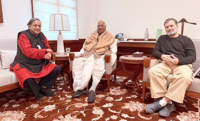 मतभेद की खबरों के बीच शशि थरूर ने की खड़गे और राहुल से मुलाकात, इन मुद्दों पर हुई चर्चा