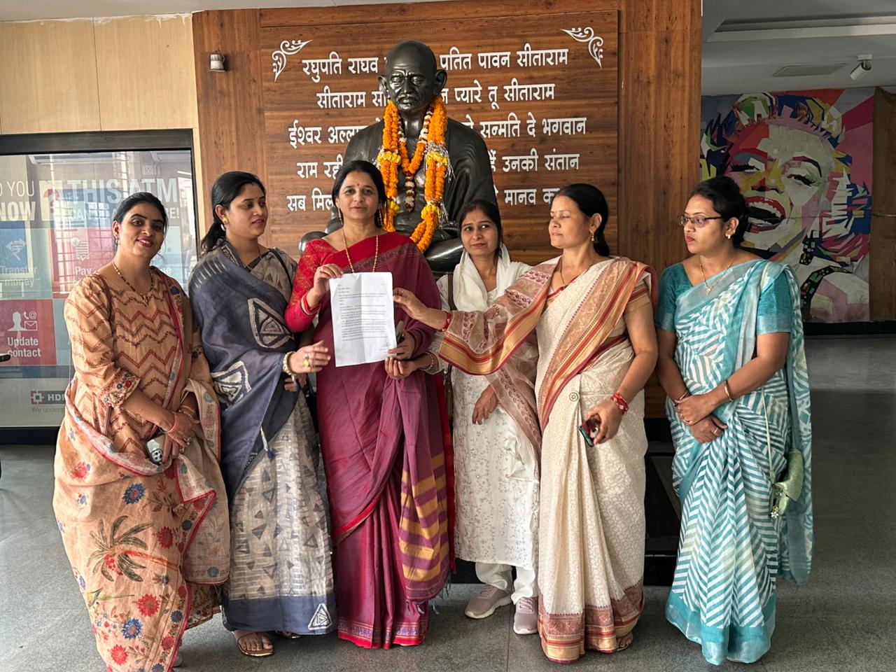 रायपुर में आवारा कुत्तों का आतंक, दीप्ति प्रमोद दुबे ने नगर निगम आयुक्त को लिखा पत्र