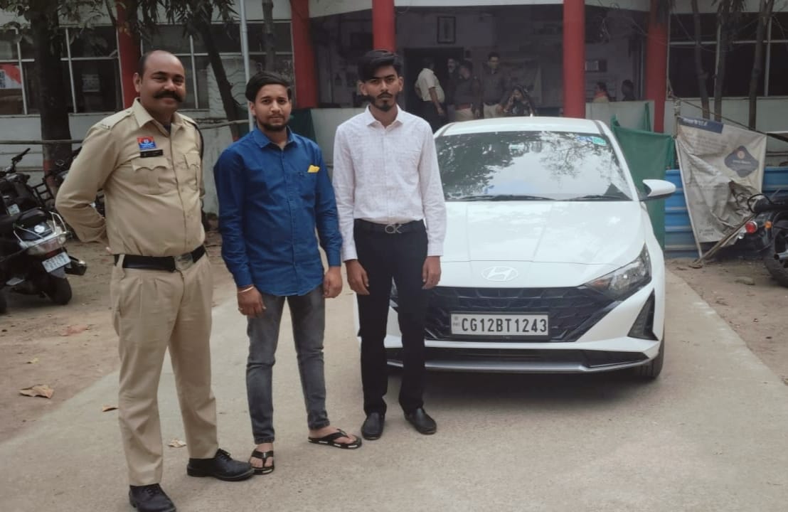जानलेवा स्टंट पर पुलिस की सख्त कार्रवाई, कार जब्त, आरोपियों का ड्राइविंग लाइसेंस होगा निलंबित
