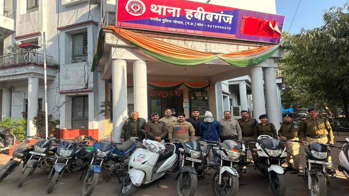 कुख्यात ईरानी गैंग का सदस्य रूपेश आहिर गिरफ्तार, 10 बाइक बरामद कुख्यात ईरानी गैंग का सदस्य रूपेश आहिर गिरफ्तार, 10 बाइक बरामद