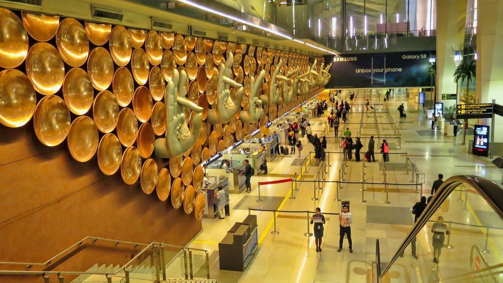 मुंबई-बेंगलुरु को पछाड़कर दिल्ली एयरपोर्ट बना ‘किंग ऑफ द ईयर’, एयर इंडिया एक्सप्रेस बेस्ट डोमेस्टिक एयरलाइन ; लिस्ट में बिहार भी शामिल