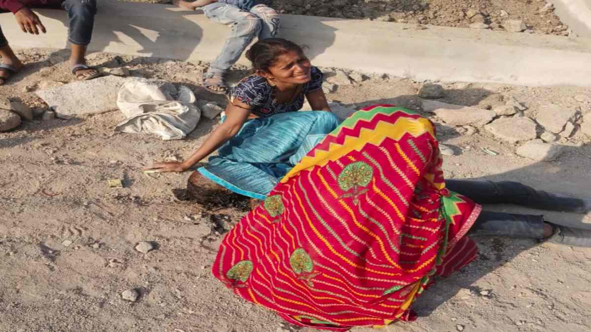 15 साल की बच्ची का जला हुआ शव मिला, बेरहमी देख कांप उठी रूह 15 साल की बच्ची का जला हुआ शव मिला, बेरहमी देख कांप उठी रूह