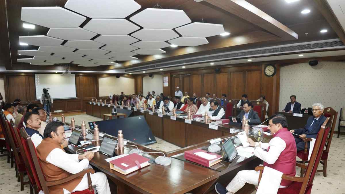 Mohan Cabinet Decision: बेरोजगारों के लिए बड़ी घोषणा, पचमढ़ी को अभ्यारण्य से किया अलग, इन फैसलों पर भी लगी मुहर