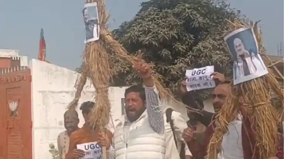 बिहार में तेज हुआ UGC कानून का विरोध: नवादा में बीजेपी दफ्तर के बाहर भारी हंगामा, PM मोदी और अमित शाह का फूंका पुतला