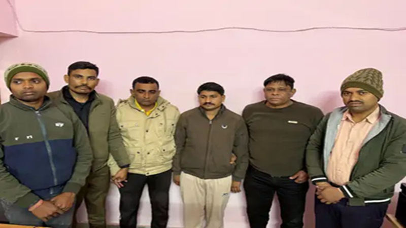 Rajasthan News: मामला दर्ज नहीं करने की एवज में मांगे दो लाख रुपए, दो पुलिसकर्मी गिरफ्तार