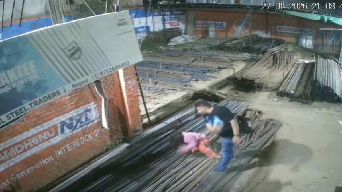 सत्ता का घमंड! BJP मंडल अध्यक्ष ने महिला को बेरहमी से पीटा, जमकर बरसाए थप्पड़, रोंगटे खड़े कर देगा ये Video