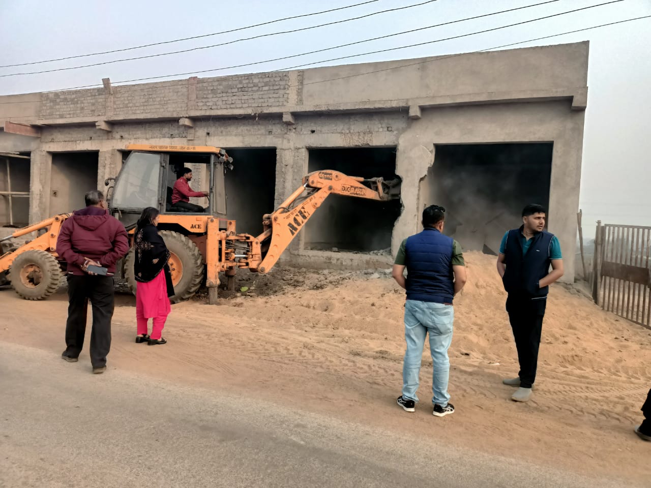 Video: रायपुर नगर निगम ने की बड़ी बुलडोजर कार्रवाई, टाटीबंध में 18 अवैध दुकानें ध्वस्त, सोनडोंगरी में 15 मकानों पर एक्शन