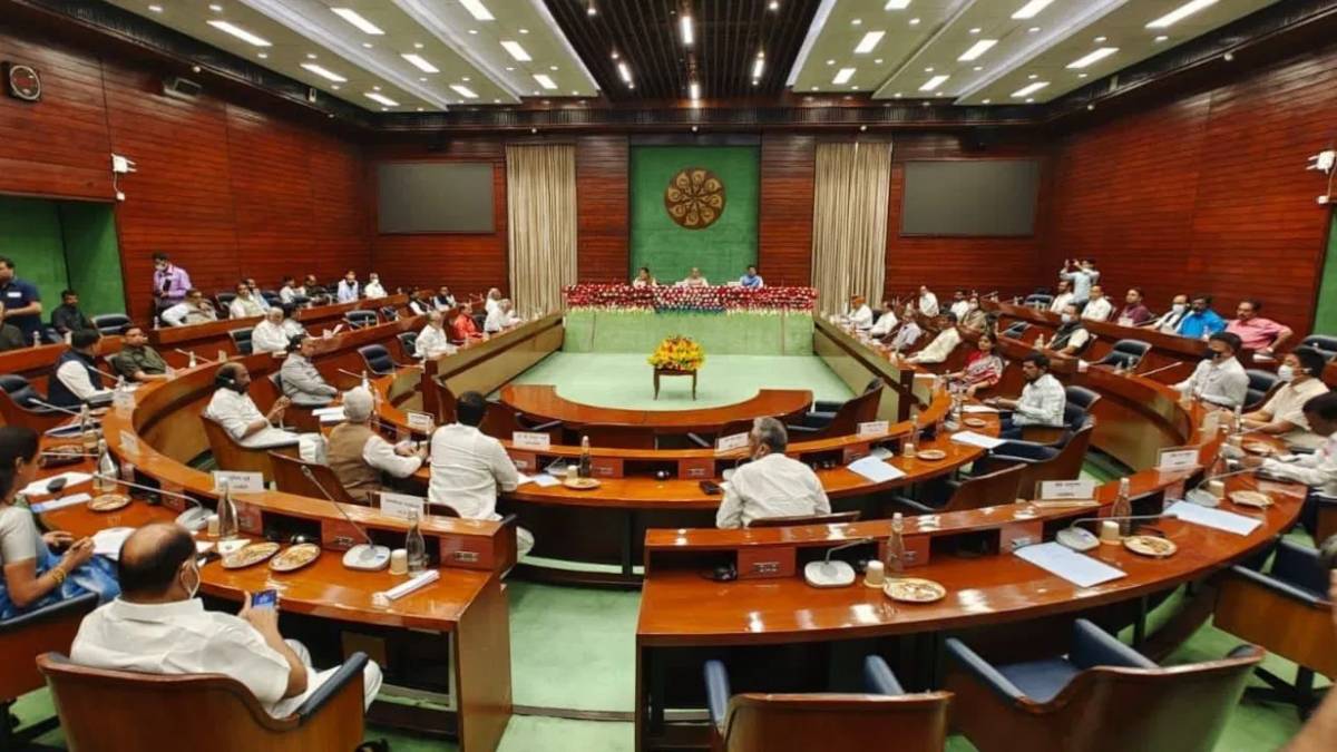 Budget-2026: बजट सत्र से पहले सर्वदलीय बैठक आज, 35+ पार्टियों के सांसद शामिल होंगे