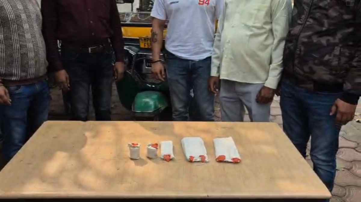 ‘सलमान और शाहरुख’ ड्रग्स के साथ गिरफ्तार: गाड़ी के अंदर बैठकर सप्लाई कर रहे थे मौत का सामान, क्राइम ब्रांच ने दबोचा