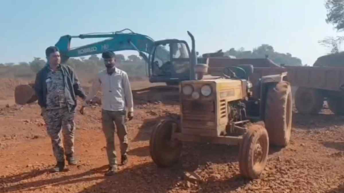 मोतीझील पहाड़ी पर अवैध खनन पर बड़ा छापा, मशीनें और वाहन जब्त मोतीझील पहाड़ी पर अवैध खनन पर बड़ा छापा, मशीनें और वाहन जब्त