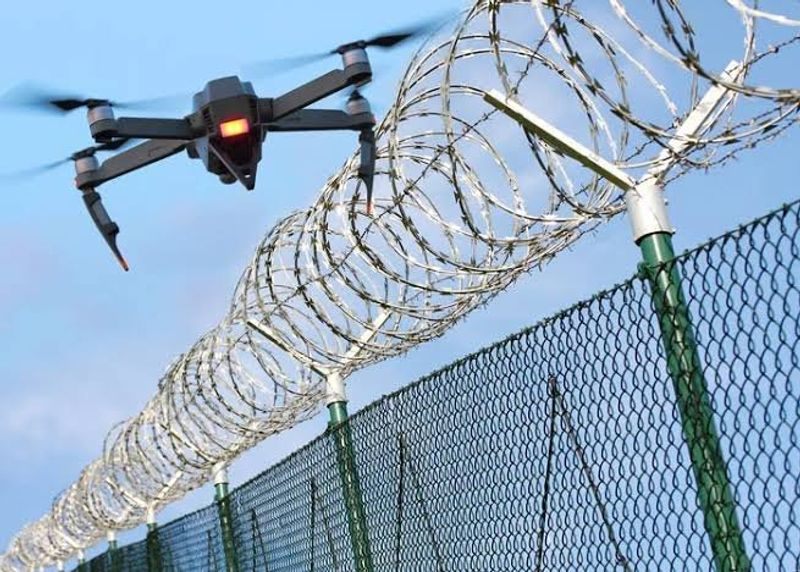 अपनी नापाक हरकतों से बाज नहीं रहा PAK! जम्मू-कश्मीर में अंतरराष्ट्रीय सीमा के पास दिखा संदिग्ध ड्रोन ; तलाशी अभियान शुरू