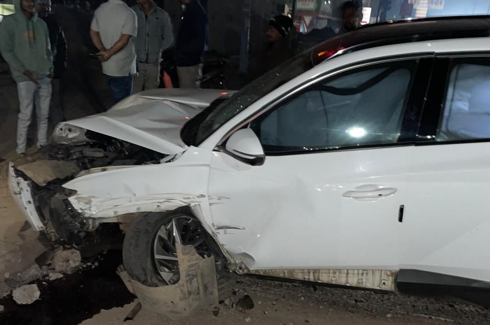 Hit & Run Case: भाजपा विधायक रेणुका सिंह के बेटे ने बाइक सवार युवक को कुचला, युवक गंभीर रूप से घायल, पुलिस हिरासत में आरोपी 2 image 20 1.jpg?format=webp&compress=true&quality=80&w=1000&dpr=2