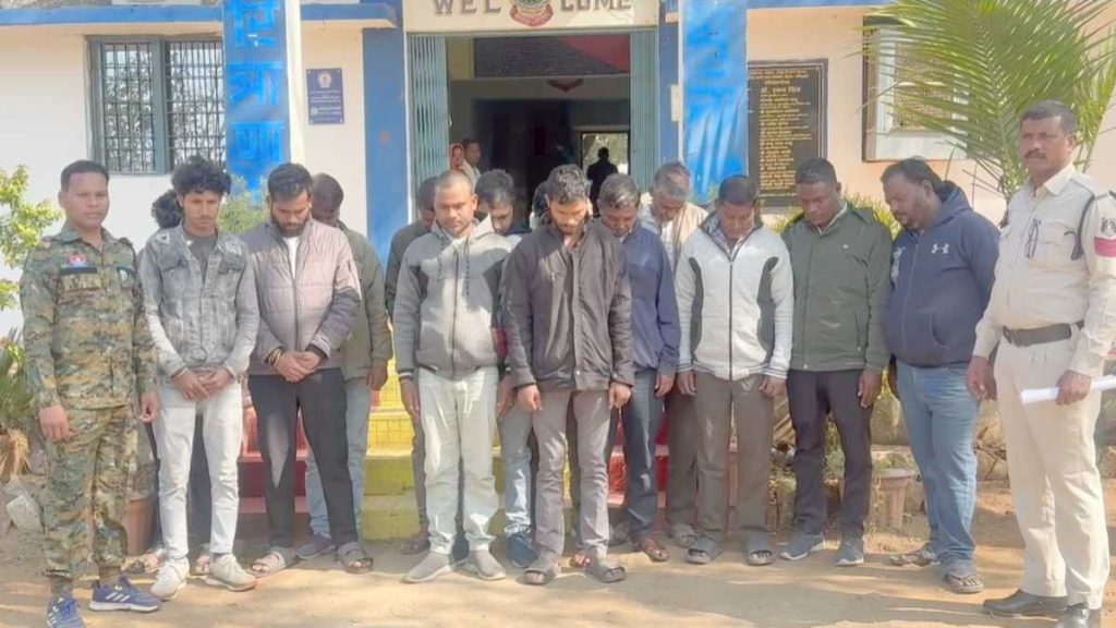 बड़ी खबर : अश्लील आयोजन मामले में बड़ी कार्रवाई, आयोजन समिति के 14 लोग गिरफ्तार - Lalluram