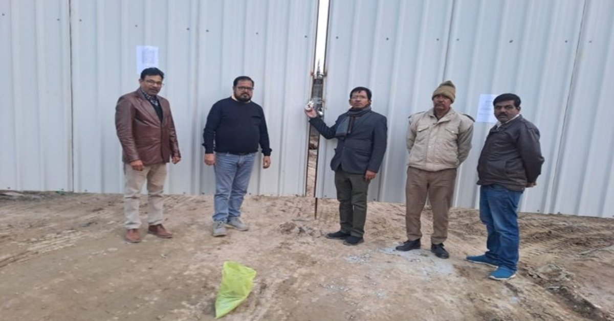 नोएडा में आगरा प्रशासन की बड़ी कार्रवाई, गायत्री डेवलपवेल की 100 करोड़ से ज्यादा की संपत्ति कुर्क