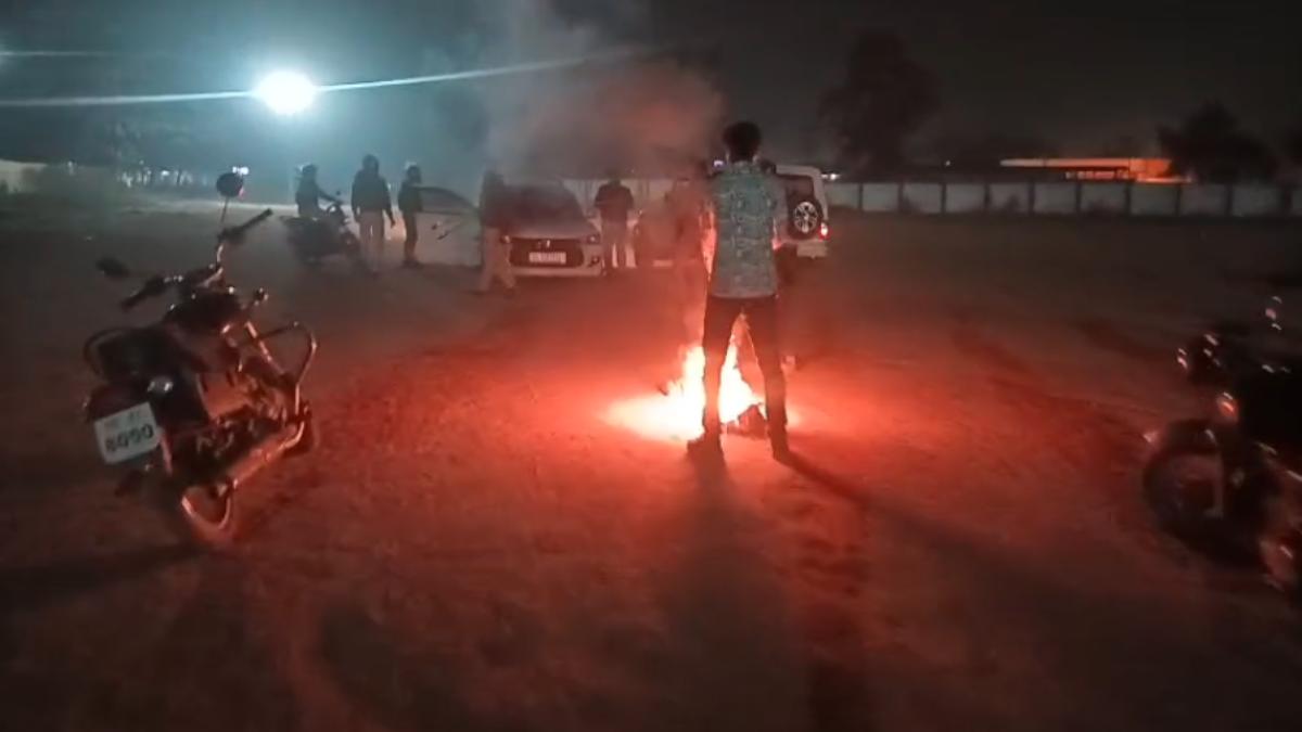 CG News : प्री-वेडिंग शूट पड़ा भारी, पुलिस बाइक पेट्रोलिंग की टीम दूल्हा-दुल्हन को लेकर पहुंची चौकी