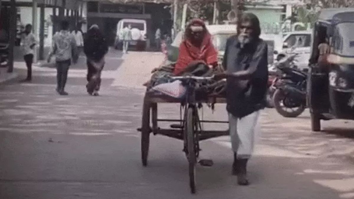 प्यार की मिसाल: बुजुर्ग ने बीमार पत्नी को 600 KM रिक्शा खींचकर पहुंचाया अस्पताल, कबाड़ बीनकर कराया इलाज