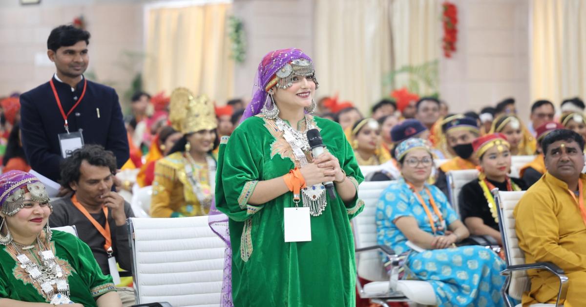 संस्कृति के क्षेत्र में उल्लेखनीय योगदान के लिए सीएम योगी ने कलाकारों को किया सम्मानित, कहा-सांस्कृतिक विरासत के संवाहक हैं हमारे कलाकार