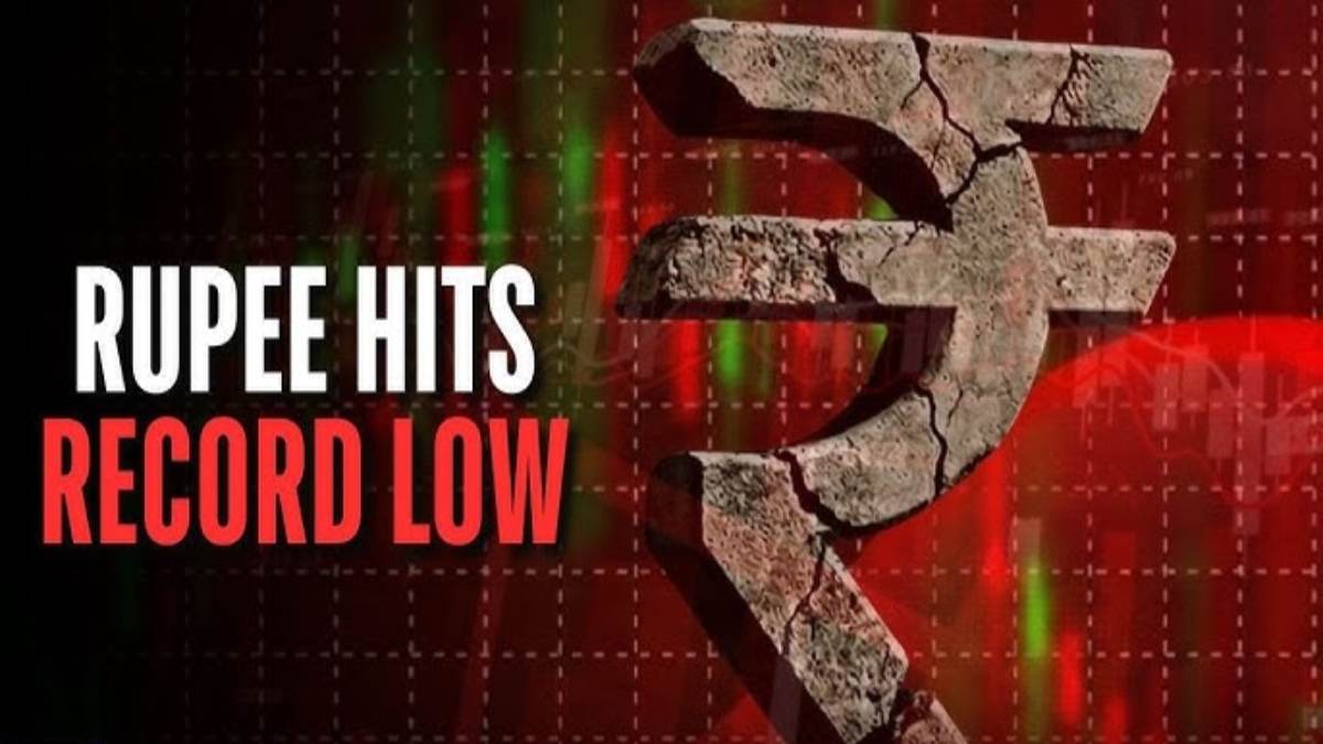 डॉलर के मुकाबले औंधे मुंह गिरा रुपया, 92 के रिकॉर्ड निचले स्तर पर, क्या भारतीय अर्थव्यवस्था पर खतरा