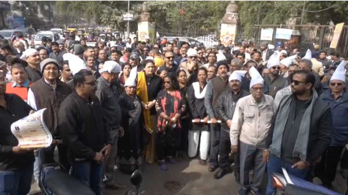 Ugc Rules 2026: सवर्ण समाज का प्रदर्शन, कायस्थ समाज ने दिखाए काले झंडे, करणी सेना ने बताया ‘काला कानून’ शंख बजाकर विरोध का शंखनाद, MLA डंग ने कही यह बात