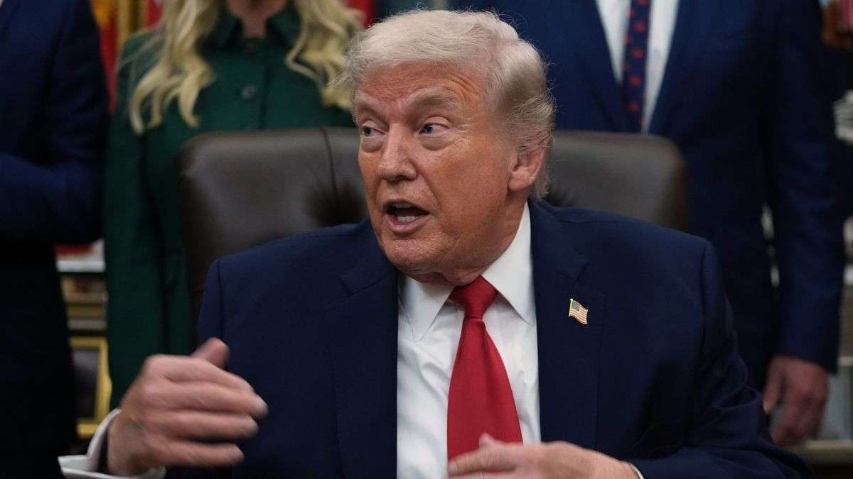 राष्ट्रपति डोनाल्ड ट्रंप का नजर कहीं और निशाना कहीं और! बोले- अगर उसे तेल बेचा तो लगाऊंगा बंपर टैरिफ, जाने पूरी बात