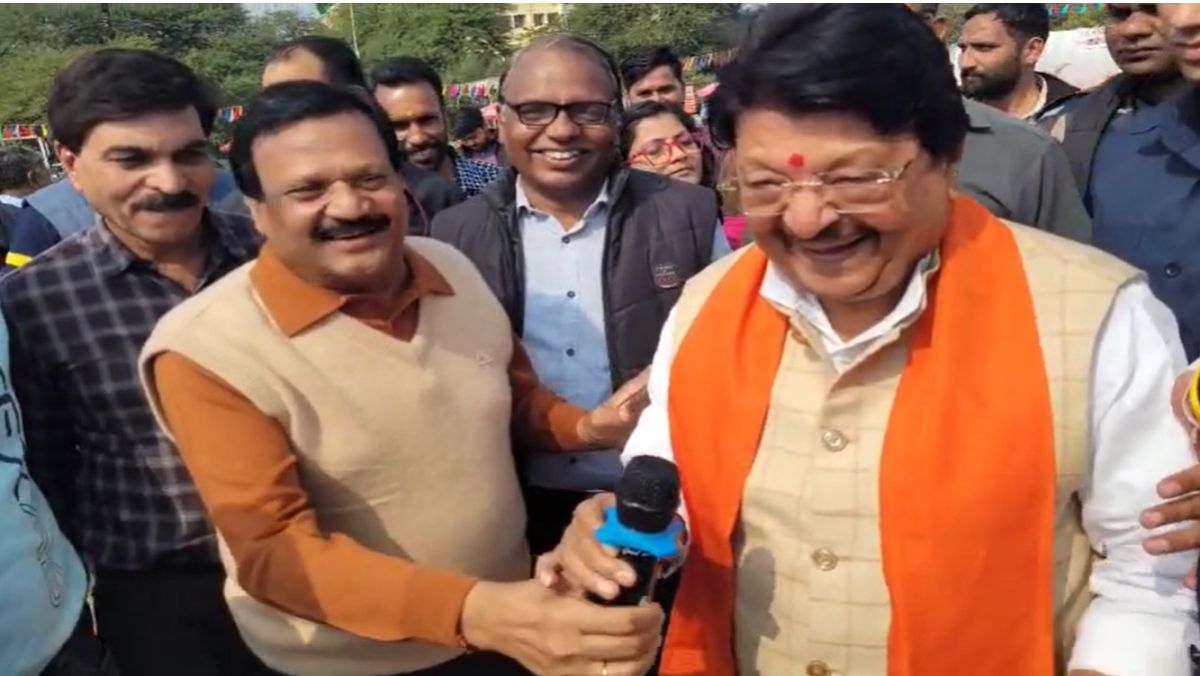 मीडिया सीरिज का मंच बना सियासी पिच: सज्जन-विजयवर्गीय की ‘माइक जुगलबंदी’ राजनीतिक गलियारों में हलचल, कांग्रेस नेता की बोल पर बोल्ड हुए कैलाश